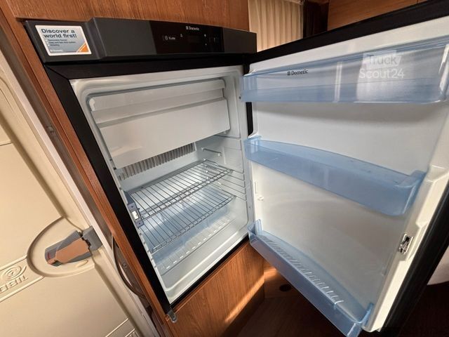 Camper semintegrato EURAMOBIL Profila 670SB Luftfederung*ZR neu*1. HAND