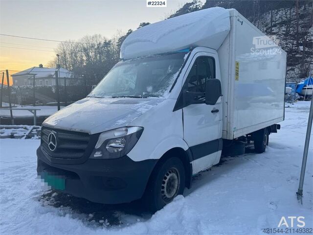 валіза Mercedes-Benz Sprinter Box Truck with Tail Lift and Side Door