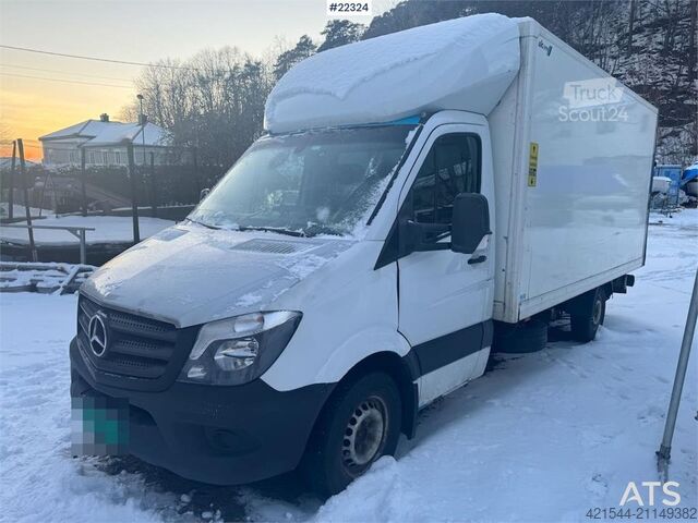 валіза Mercedes-Benz Sprinter Box Truck with Tail Lift and Side Door