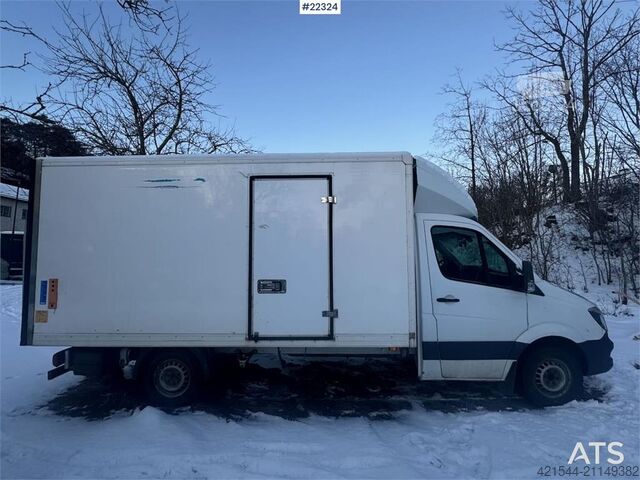 валіза Mercedes-Benz Sprinter Box Truck with Tail Lift and Side Door