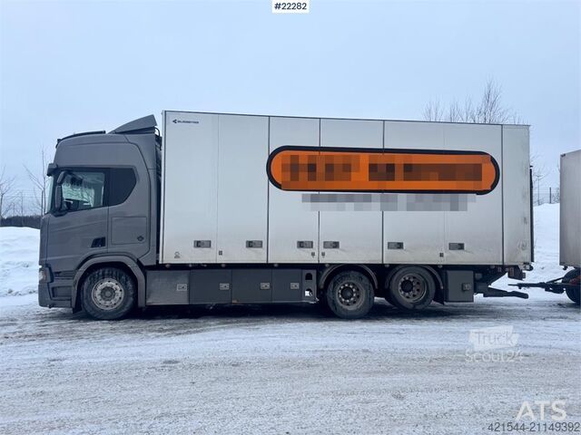 Kuffert Scania R530 box truck with 2023 Trailerbygg box trailer –