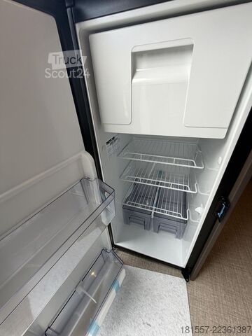 عربة تخييم BÜRSTNER B66 C 600 Schlafdach / Automatik