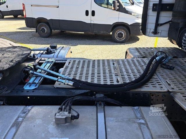 Tracteur routier standard IVECO AS440S48T/P