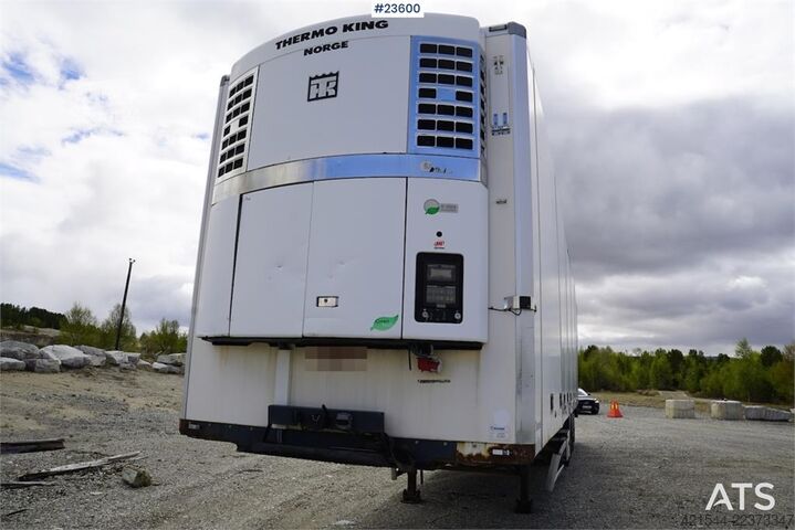 Box body Krone curtain-side trailer with full side opening