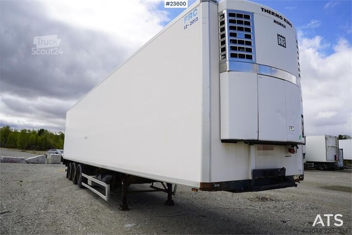 Box body Krone curtain-side trailer with full side opening