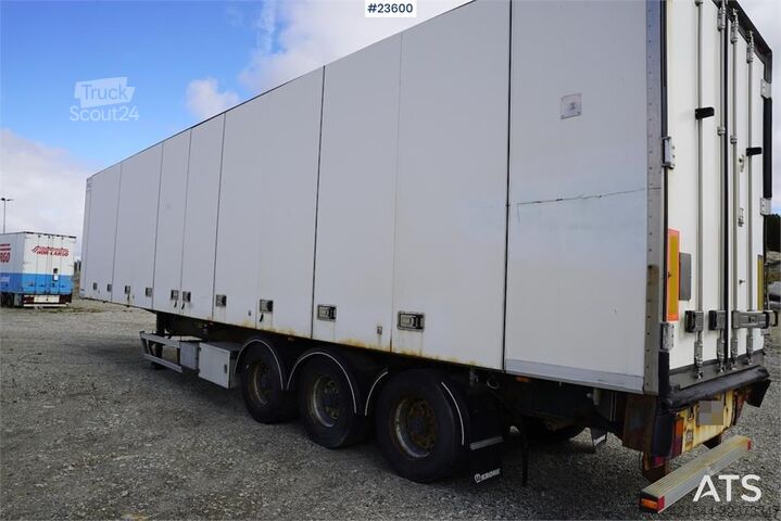 Box body Krone curtain-side trailer with full side opening