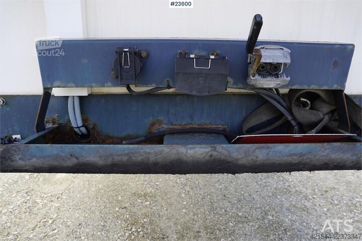 Box body Krone curtain-side trailer with full side opening