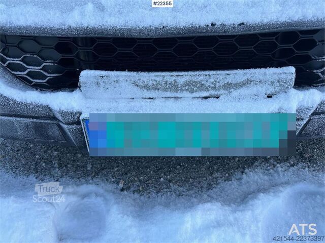  Iveco Daily box truck w/ lift and 2 sets of tires – Will
