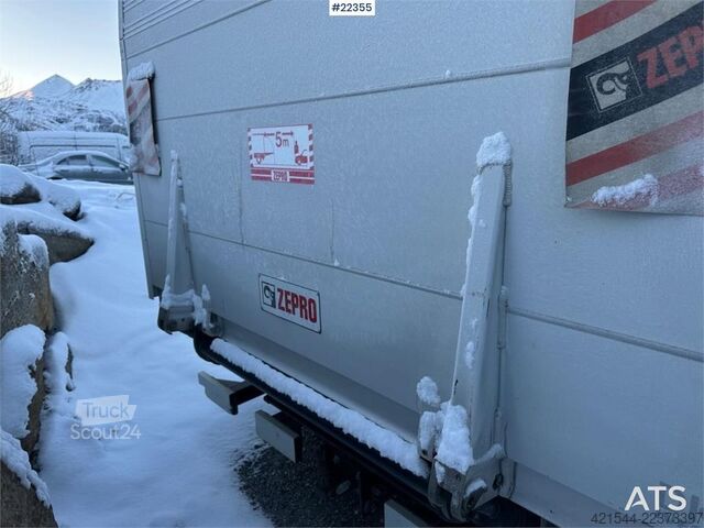  Iveco Daily box truck w/ lift and 2 sets of tires – Will