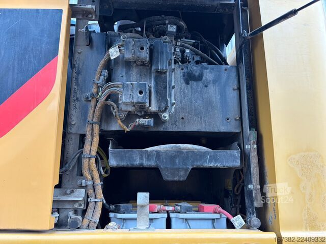 Escavadora de rodas Caterpillar M318F