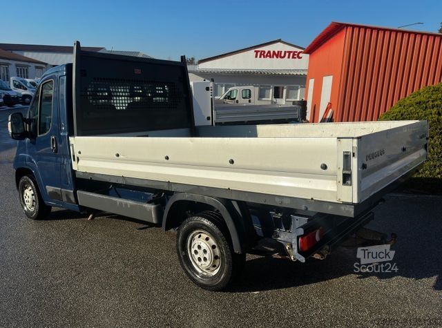 Pick-up van PEUGEOT Boxer Pritsche 335 L2 BlueHDi 130