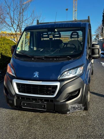 Pick-up van PEUGEOT Boxer Pritsche 335 L2 BlueHDi 130