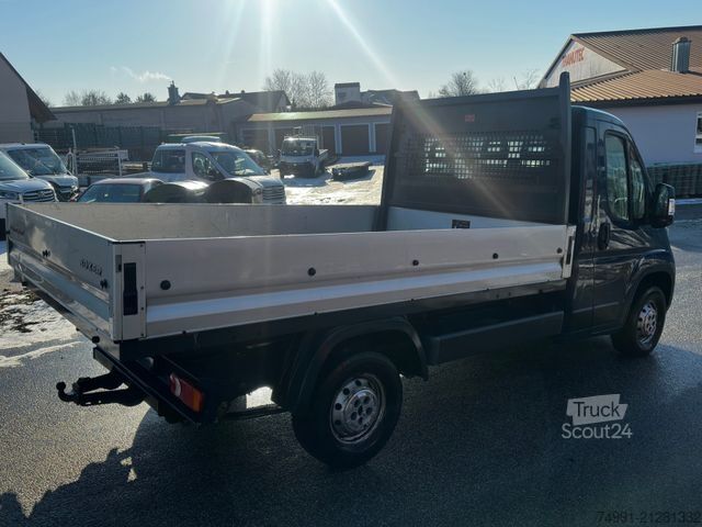 Pick-up van PEUGEOT Boxer Pritsche 335 L2 BlueHDi 130