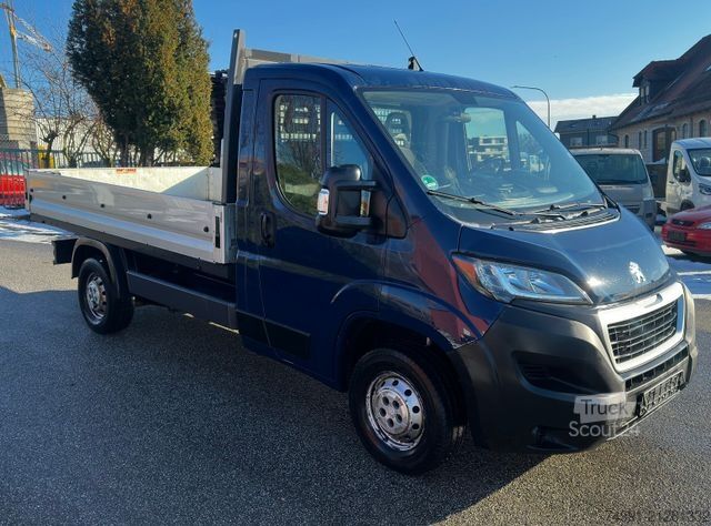 Pick-up van PEUGEOT Boxer Pritsche 335 L2 BlueHDi 130