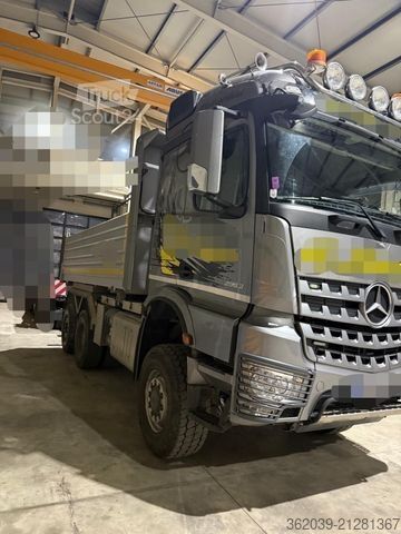 Tovornjak prekucnik MERCEDES-BENZ 2953 4X4 NACHLAUFACHSE 2 SEITENKIPPER BORDMATIK