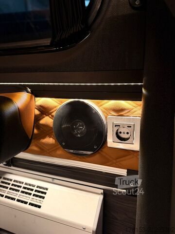 Ploščati dostavnik Mercedes Sprinter 519 CDI LuxuryLine Minibus