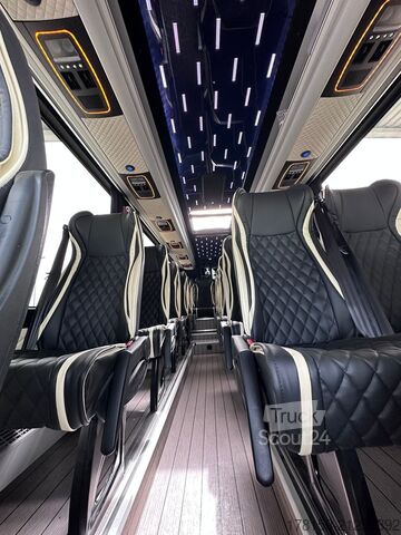 Ploščati dostavnik Mercedes Sprinter 519 CDI LuxuryLine Minibus