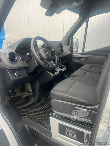 Фургон с высокой крышей MERCEDES-BENZ Sprinter 215 9G-TR HOCH+LANG KLIMA 3-SITZ KAMERA