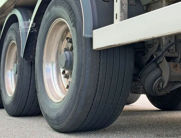 Hűtő félpótkocsi Burg O-3-42 VAN BEURDEN AIR CARGO ROLLERBEDS TAI