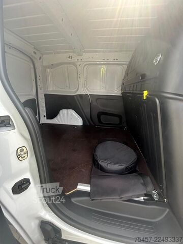 Dobozos furgon FIAT E-Doblo Kasten L1H1