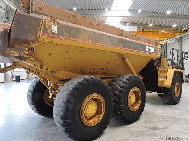  CATERPILLAR D250E