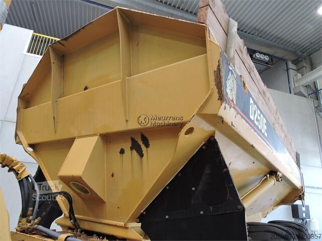  CATERPILLAR D250E
