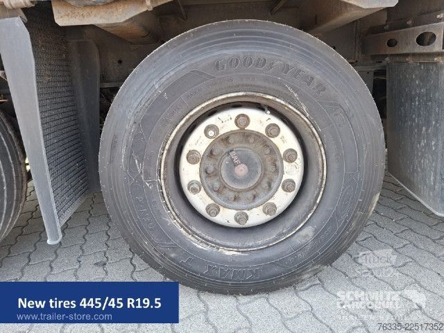 Semiremorcă deschisă cu prelată Kögel Curtainsider Mega