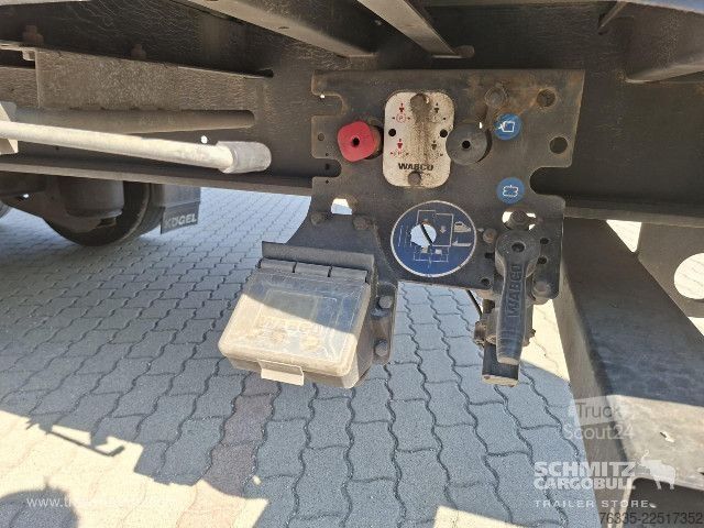 Semiremorcă deschisă cu prelată Kögel Curtainsider Mega