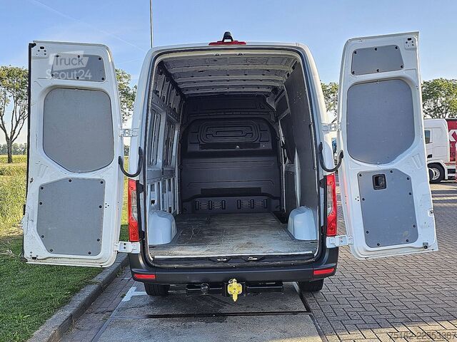 Korkeakattoinen farmari MERCEDES-BENZ SPRINTER 311 L2H2 MBUX10  RWD