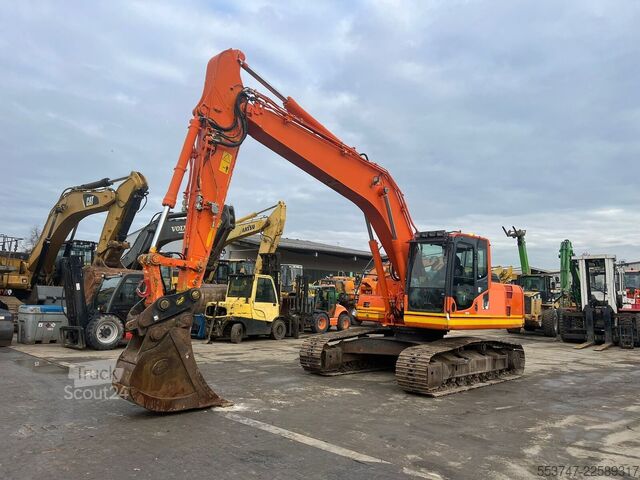 Excavadora sobre orugas Komatsu HB 215 LC-1