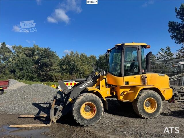Hjullaster Volvo L30G Wheel Loader w/ Bucket and Forks. 2100 hours!