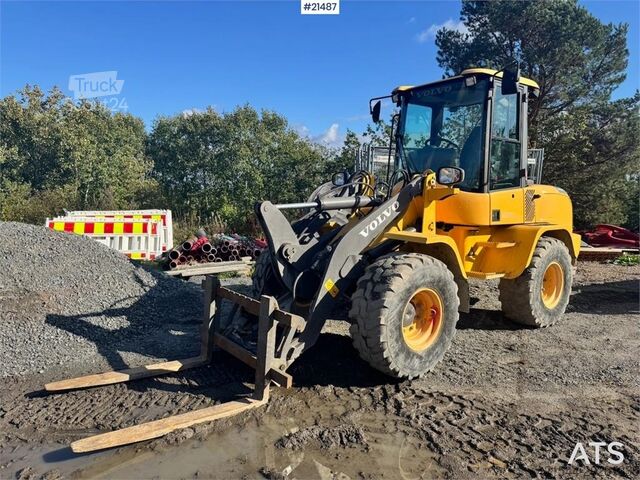 Hjullaster Volvo L30G Wheel Loader w/ Bucket and Forks. 2100 hours!