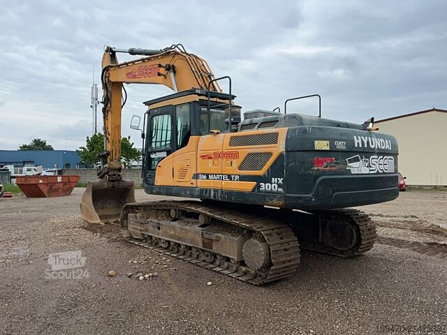 Vikšrinis ekskavatorius Hyundai HX300 NL with a bucket