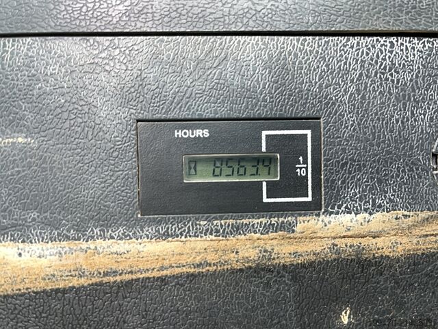 Vikšrinis ekskavatorius Hyundai HX300 NL with a bucket