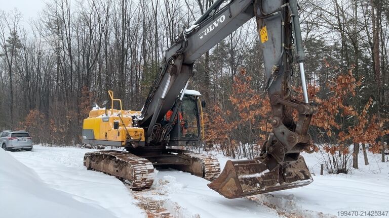 Kettenbagger Volvo EC250DNL with 3 excavator buckets