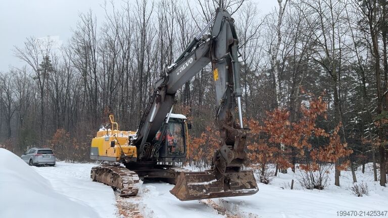 Kettenbagger Volvo EC250DNL with 3 excavator buckets