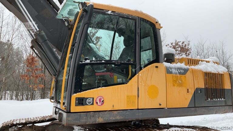 Kettenbagger Volvo EC250DNL with 3 excavator buckets