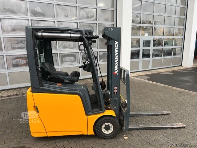 Frontstapler JUNGHEINRICH EFG 215 / Triplex: 4.25m! / SS / 1.285h / 2021