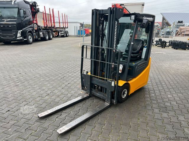 Frontstapler JUNGHEINRICH EFG 215 / Triplex: 4.25m! / SS / 1.285h / 2021
