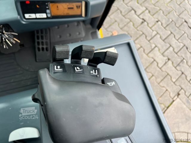 Frontstapler JUNGHEINRICH EFG 215 / Triplex: 4.25m! / SS / 1.285h / 2021