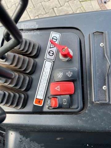 Frontlastare truck BOBCAT D30NXS / nur 482h! / 12.2023 / SS