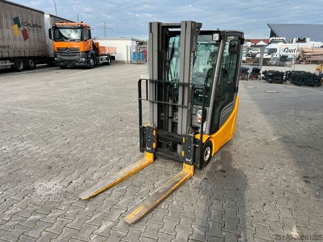Frontstapler JUNGHEINRICH EFG 215 / Triplex: 4.25m! / SS /  4.029h