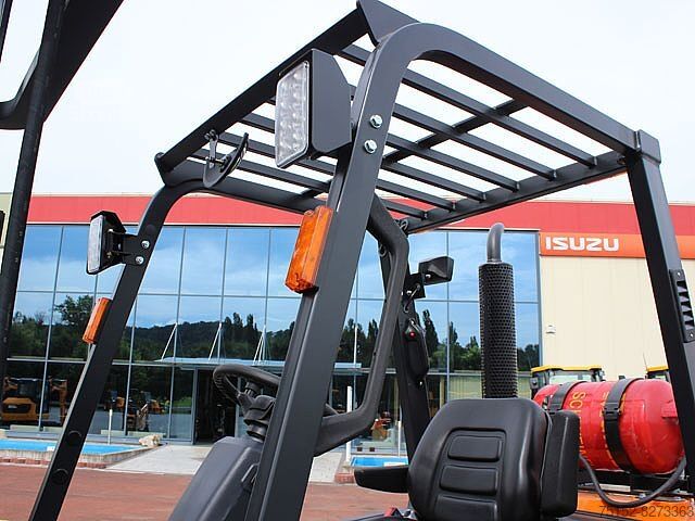 Преден мотокар Doosan 30 NXP Gas mit Schutzdach