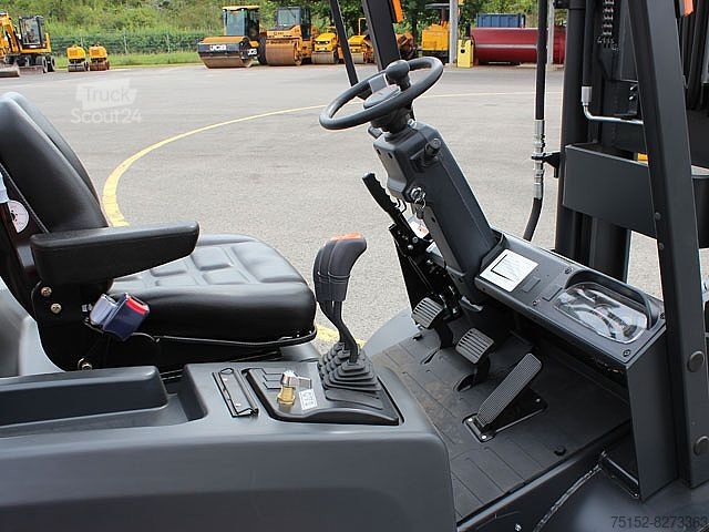 Преден мотокар Doosan 30 NXP Gas mit Schutzdach