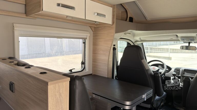 Puoliksi integroitu matkailuauto 2024 Fiat Ducato Weinsberg Carasuite Entièrement équipé | Couchages pour 5