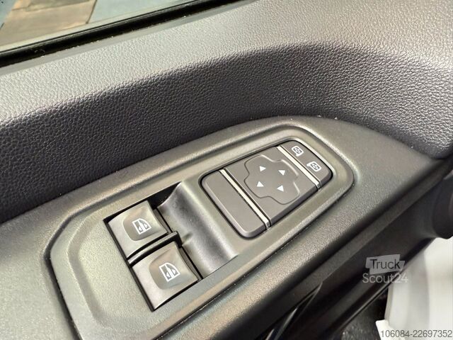 Minibusz RENAULT Trafic Kombi L1H1 Life Style 8 Sitze AC LED PDC