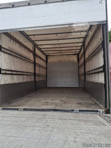 Transportador con plataforma y toldo MAN TGL 8.180