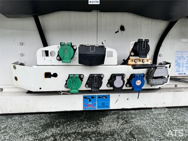 Pārvadājumi saldētavā/saldētavā Schmitz refrigerated/freezer semi-trailer with unit – trai