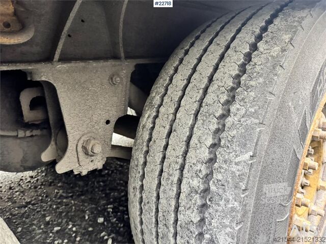 Pārvadājumi saldētavā/saldētavā Schmitz refrigerated/freezer semi-trailer with unit – trai