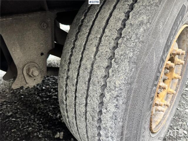 Pārvadājumi saldētavā/saldētavā Schmitz refrigerated/freezer semi-trailer with unit – trai